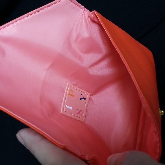 Ipsy 'Sealed with a Kiss" bag - Picture 3 of 6